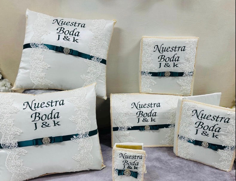 Wedding pillows set
