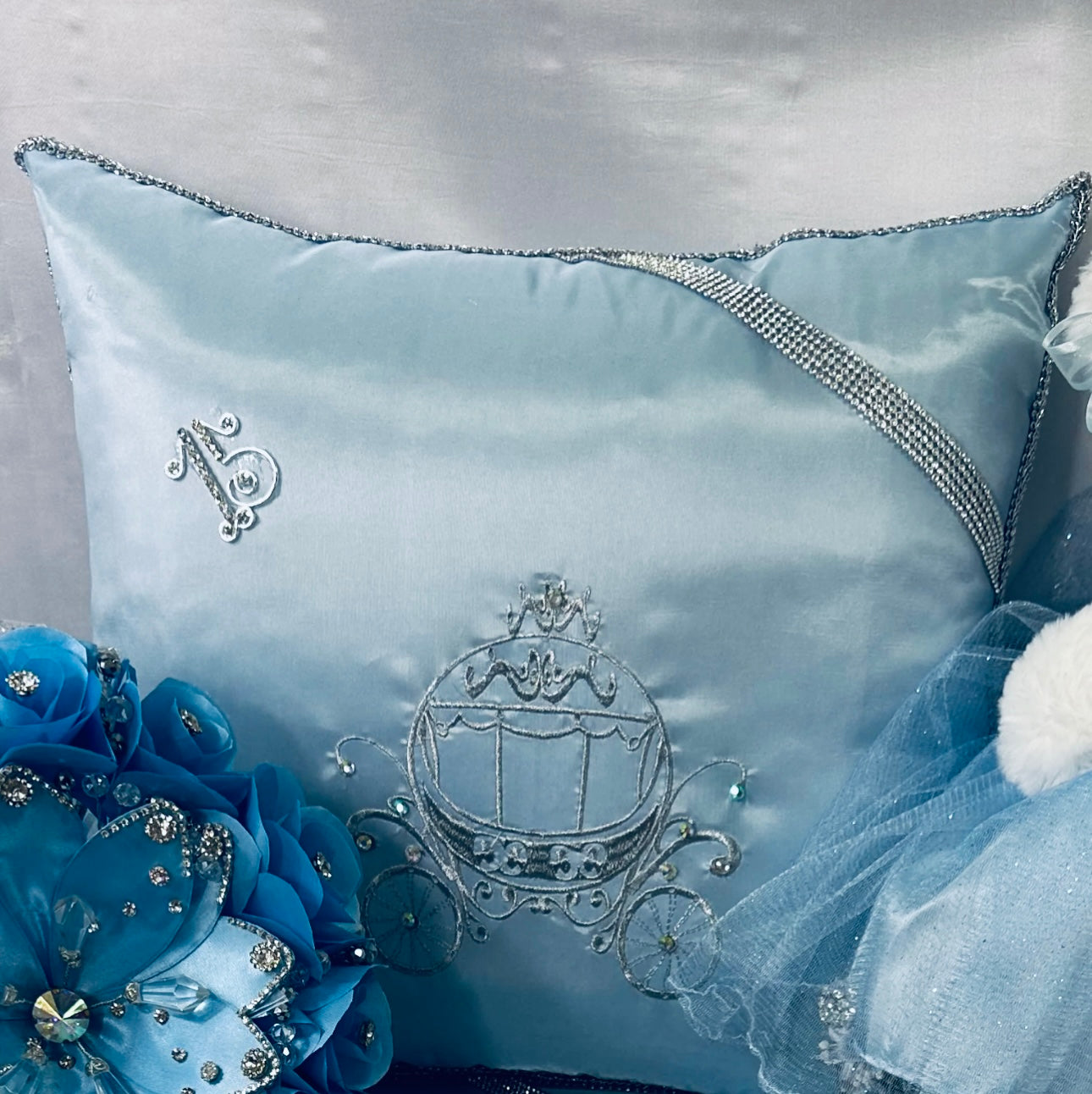 Quinceañera pillow set Cinderella team
