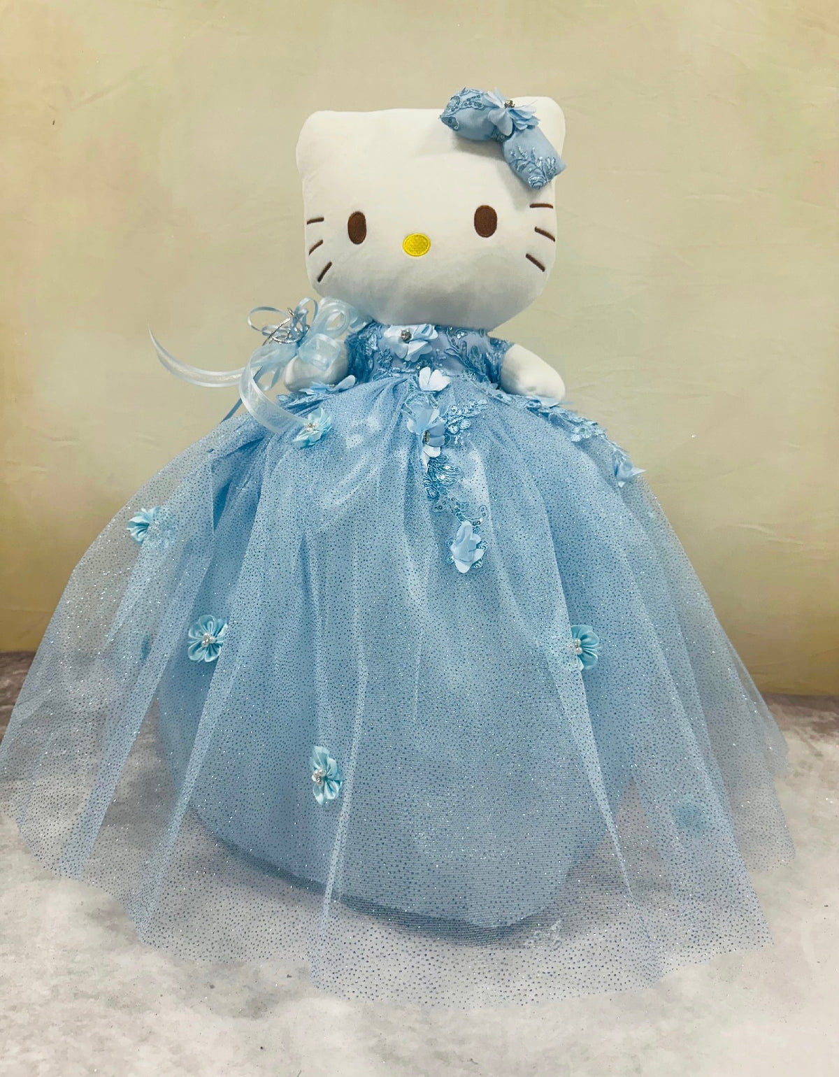 Quinceañera Hello kitty doll