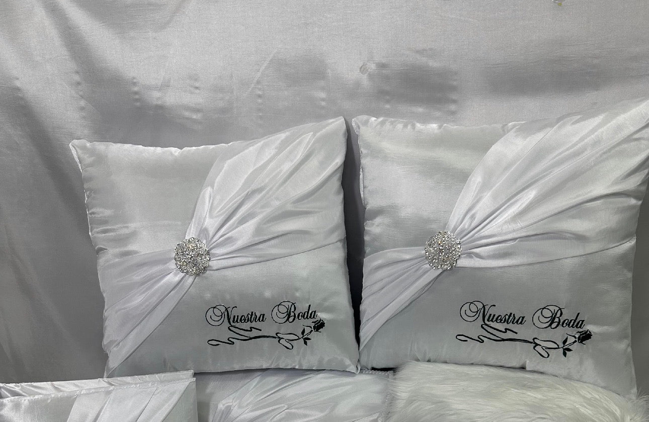 Wedding pillow set