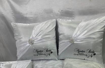 Wedding pillow set
