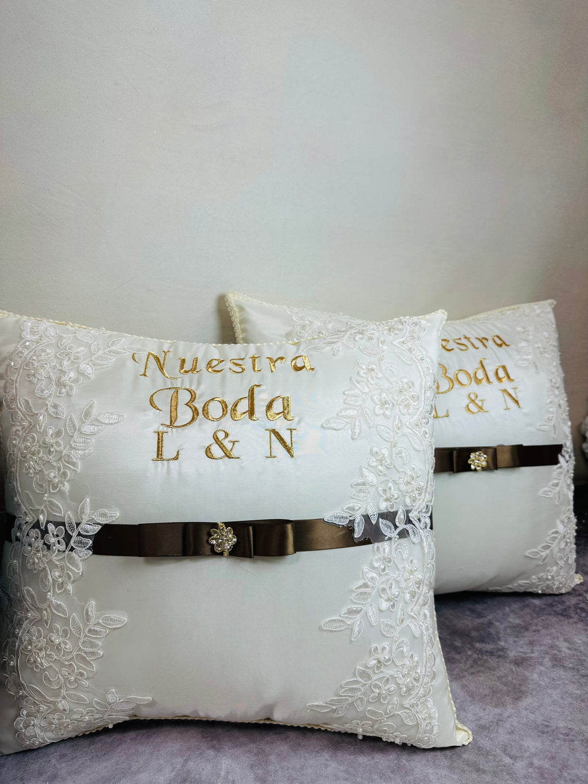Wedding pillows set