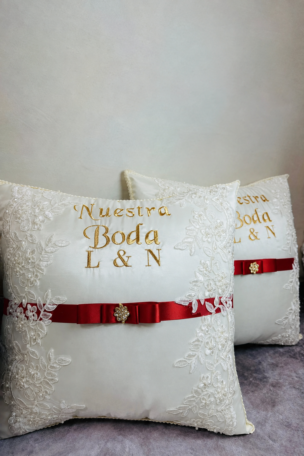 Wedding pillows set