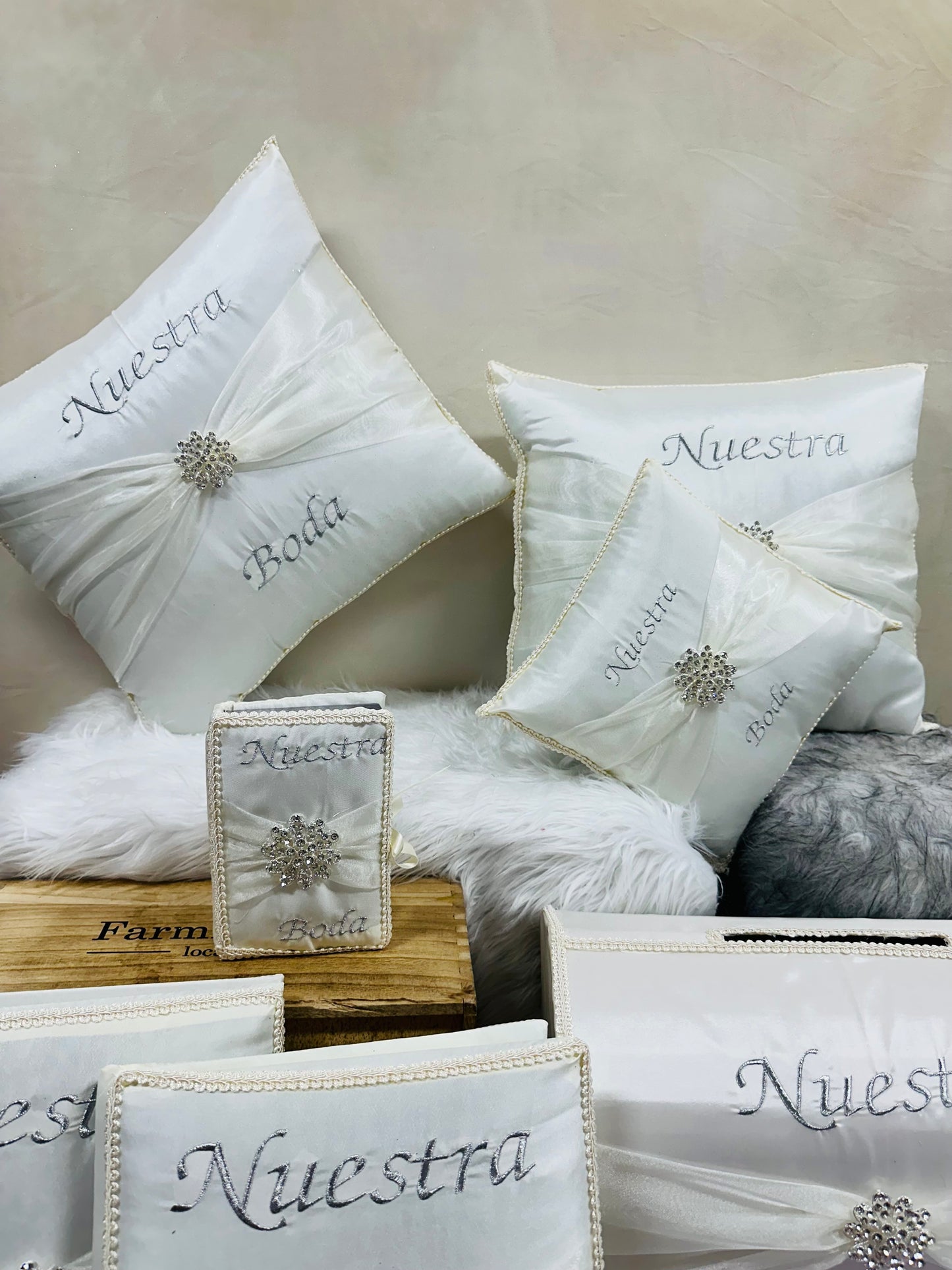 Wedding pillow set