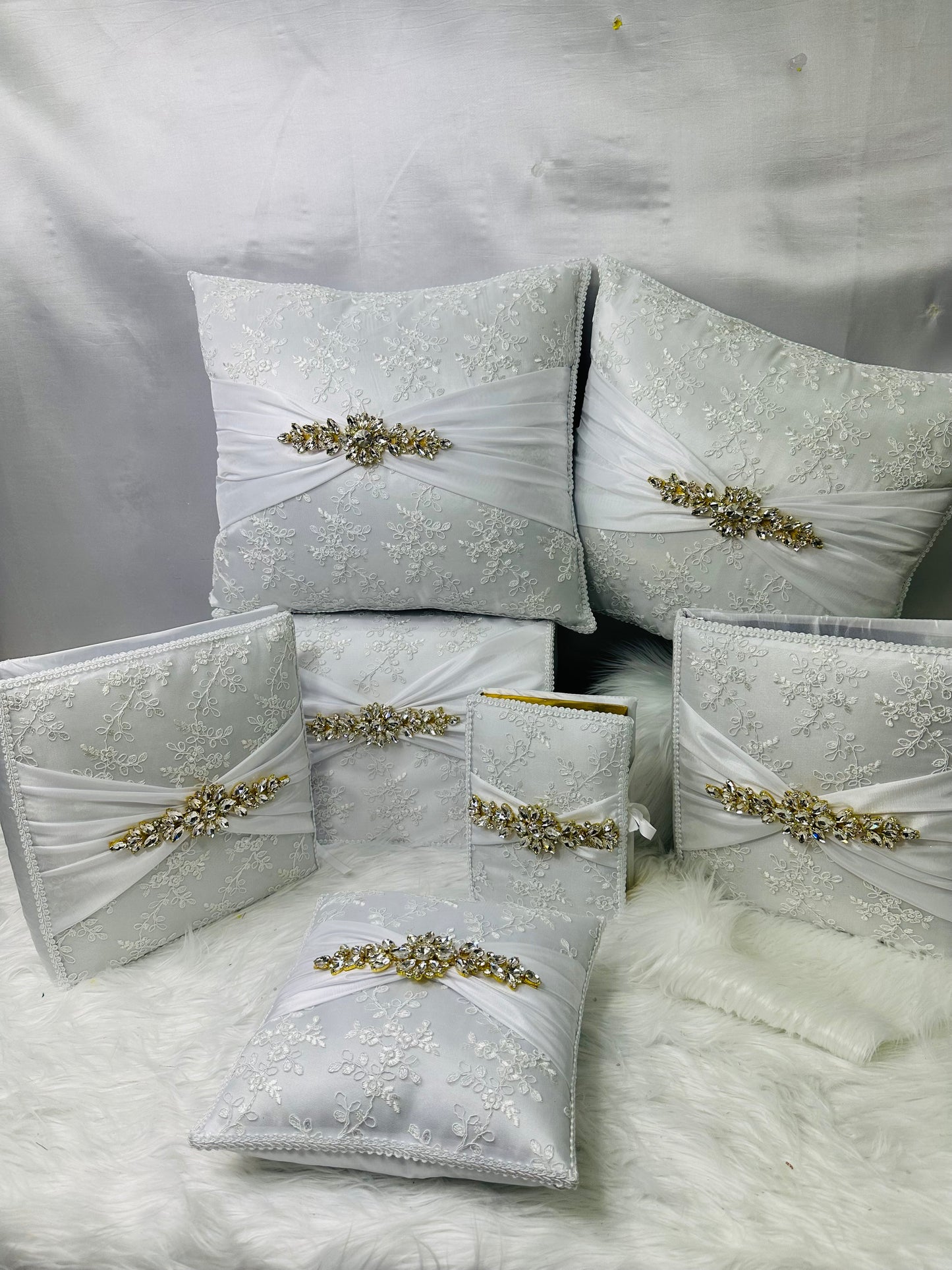 PILLOWS SET