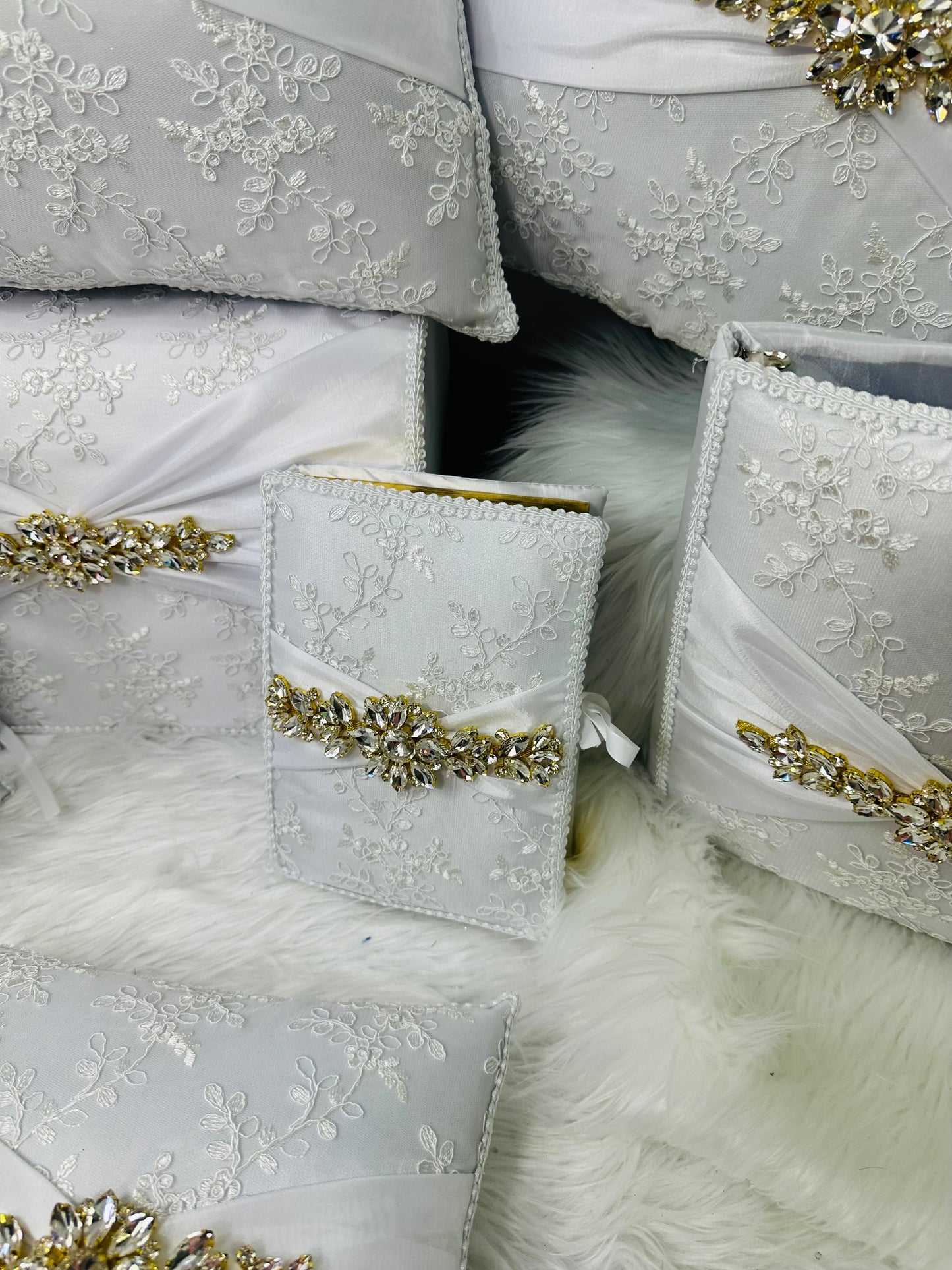 PILLOWS SET