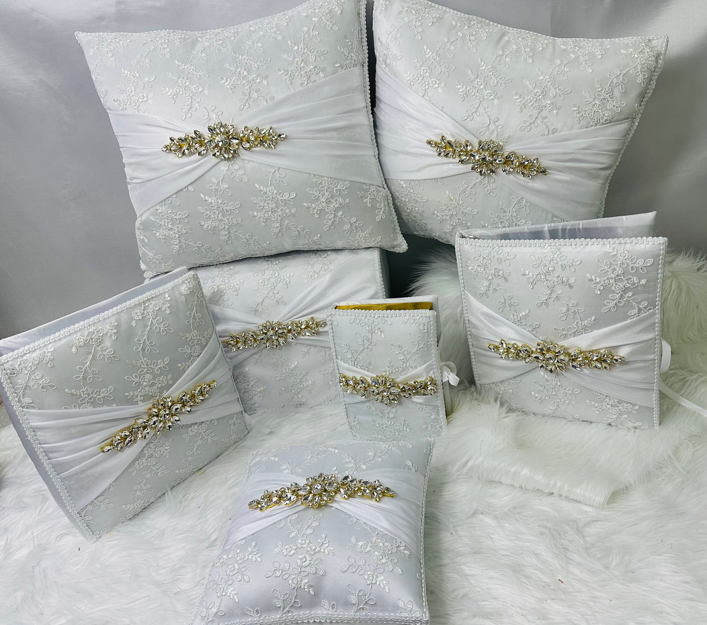 PILLOWS SET